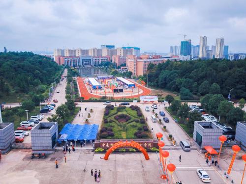 中南林涉外学院花样迎新，惊喜不断，热烈欢迎2020级新同学图2