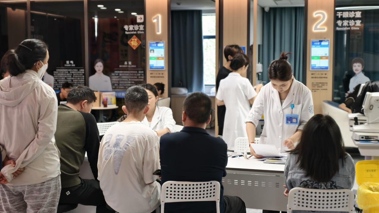 警校体检倒计时：眼科近视矫正进入最后窗口期，专家提醒勿踩“时间红